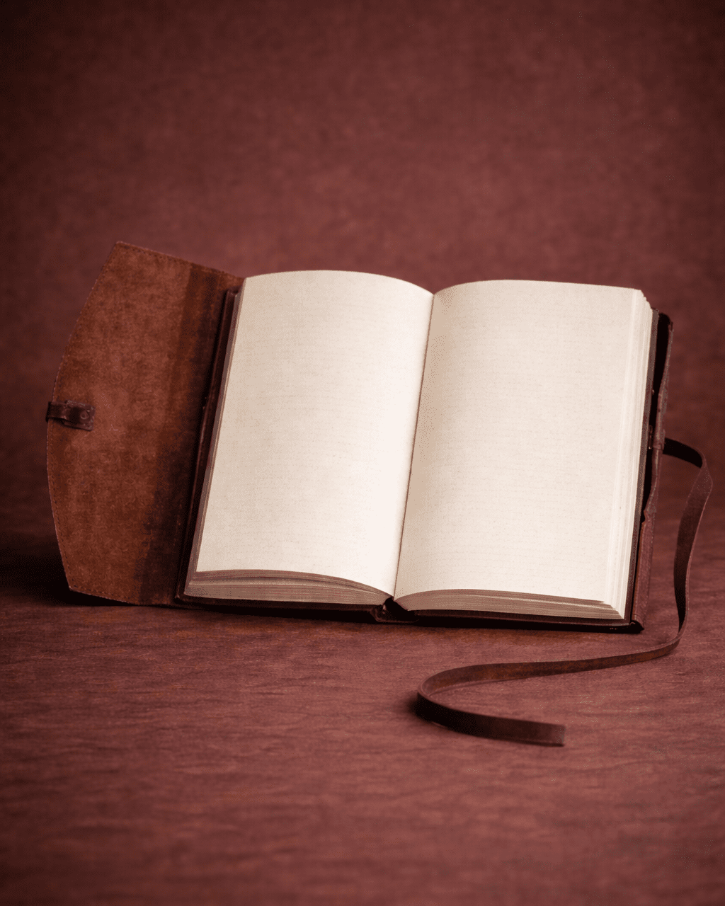 Das geoeffnete Kazan Notizbuch im studio