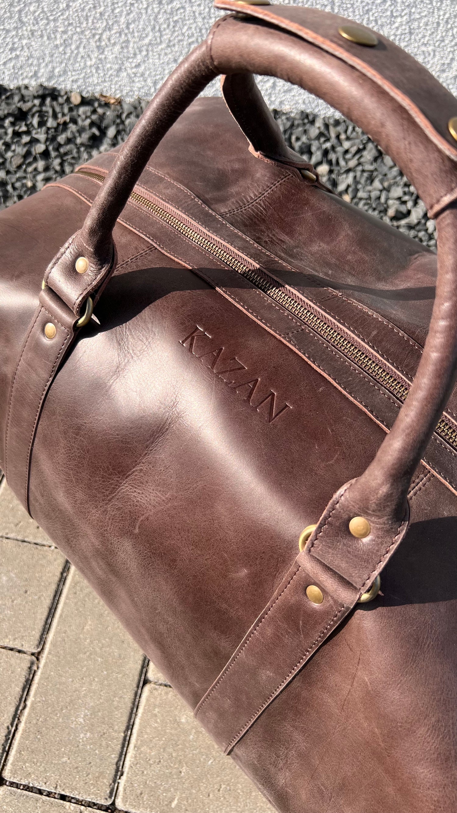 Die Kazan Reisetasche im Sonnenlicht
